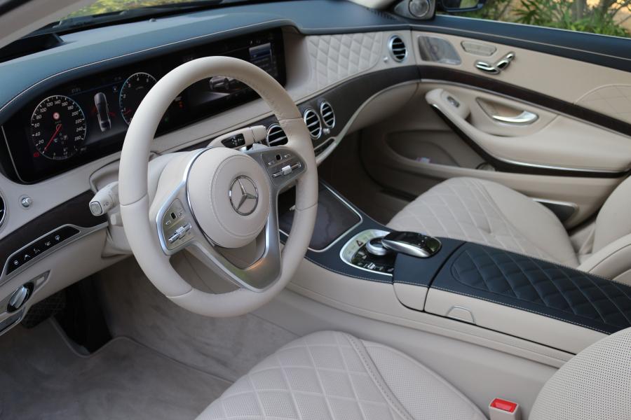 Интерьер Mercedes-Benz S560 Lang 4Matic (V222) 2017 года  (WW) (фото 12 из 14)
